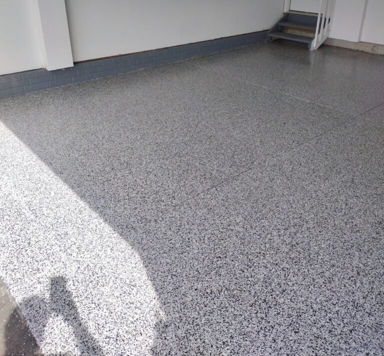 Theo Hyatt - Garage - Domino